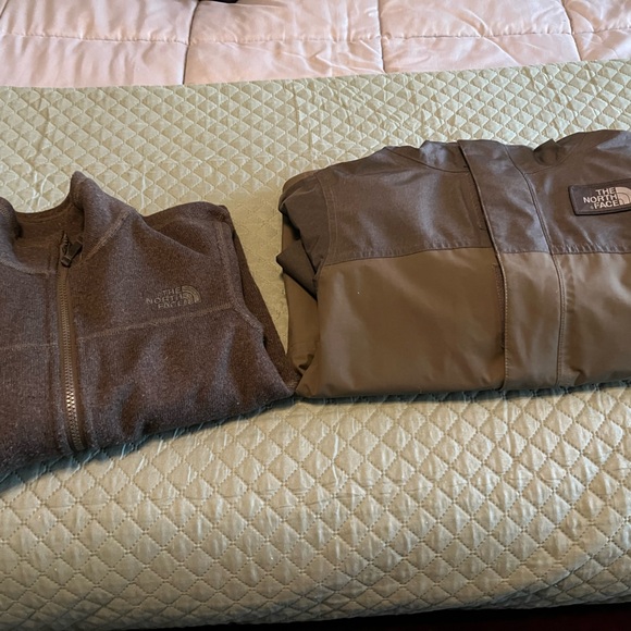 The North Face- Boys shell and w/ fleece zip - Picture 8 of 9